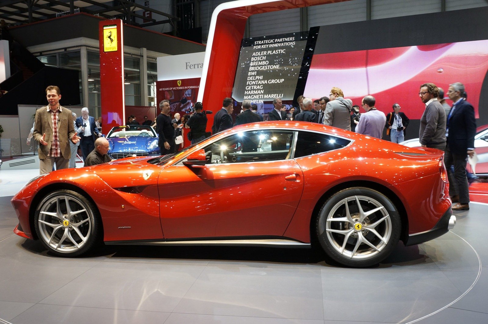 Ferrari-F12Berlinetta-sideview